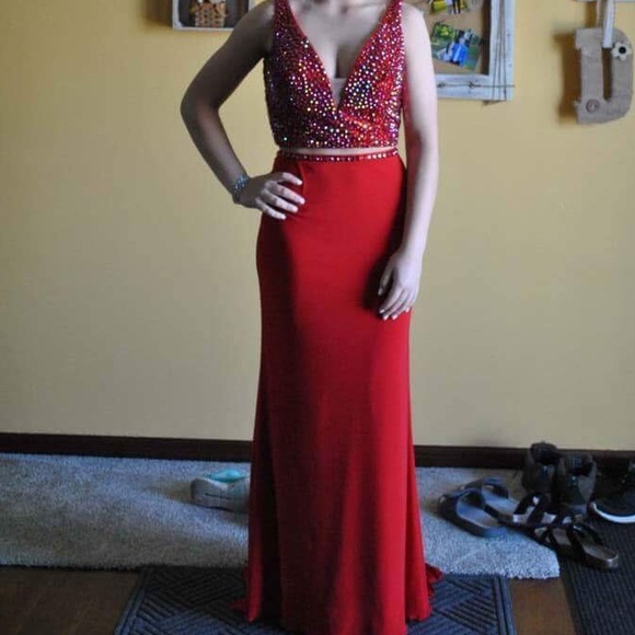 Sherri Hill 2017 red two piece prom dress - Picture 2 of 5